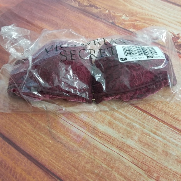 PINK VS Brand Ruby Red Velvet Bralette Large NIB - Picture 4 of 8